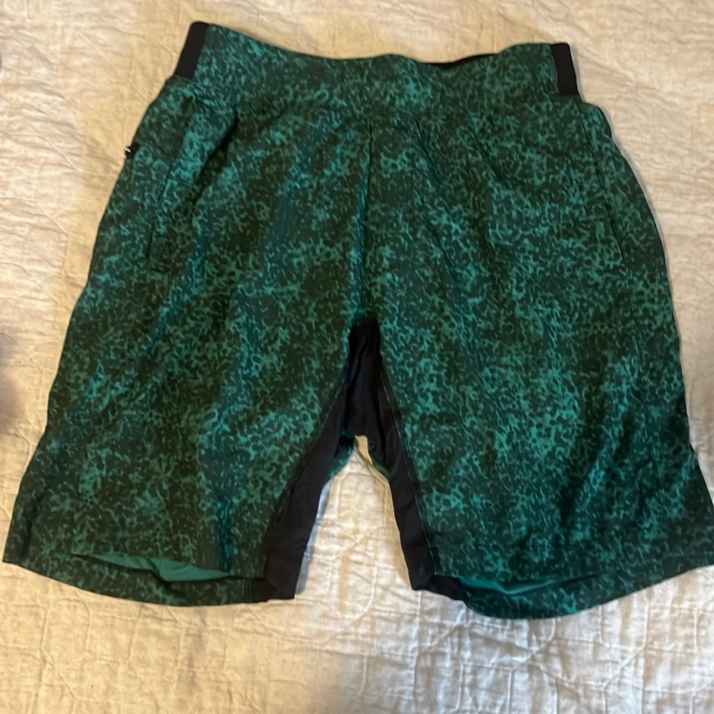 Lululemon mens swim shorts green pattern small medium